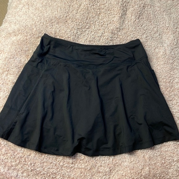 black skort off Amazon. Size medium - Picture 1 of 2